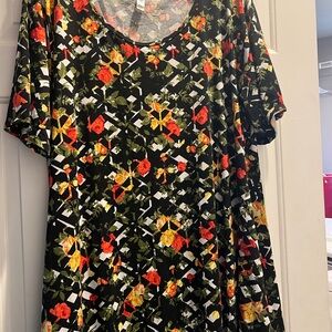 LuLaRoe Perfect tee shirt top Black with flowers. 3XL